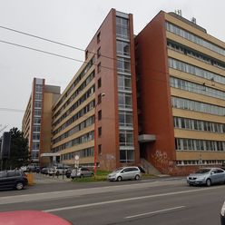 Železničná nemocnica s poliklinikou a Ubytovňou v Bratislave v mestskej časti Nové Mesto