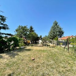 NA PREDAJ: Stavebný pozemok s rozlohou viac ako 8 árov v obci Šúrovce