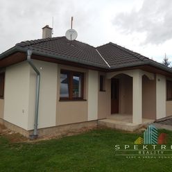 SPEKTRUM REALITY- Na Predaj  4- izbový bungalov s terasou a pekným pozemkom 1479 m2, Čereňany, okres