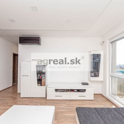 3-izbový byt s balkónom a klimatizáciou, Mierová ulica, Perla Ružinova, možnosť parkingu.