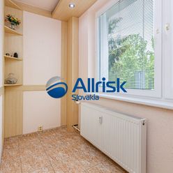 Nová znížená cena! ALLRISK Slovakia ponúka na predaj krásny, veľký 3-izbový byt na Čiližskej ulici.