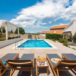 ESTATE INVEST - Na predaj luxusná vila s bazénom, Vodice