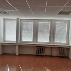 Kancelária 30 m2 pri POLUS-e na Pluhovej ul.