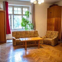 rkDOM | Veľkometrážny 3-izbový byt  s kachľami - Ukrajinská ul.