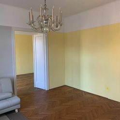 Tehlový 3 izbový byt v centre Bratislavy  s výhľadom do záhrady Prezidentského paláca