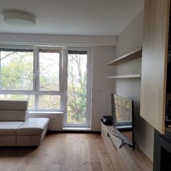 4-izbový byt s terasou,  parkovaním a veľkým skladom  na Drotárskej ceste v Bratislave - Starom Mest