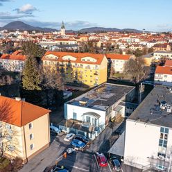 Pozemok v centre mesta Prešov s budovou, možnosť bytovky