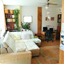 Predaj - veľkorysý 3-izbový byt s veľkou loggiou v tichom prostredí na Sekurisovej ulici, BAIV – Dúb