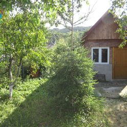 Na predaj pozemok / záhrada 392 m2 s chatkou na relax a rekreáciu v obci Modrová okr. NMnV