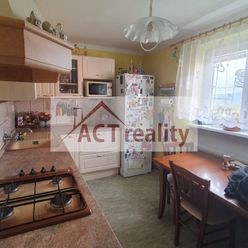 ACT Reality: Veľkometrážny 2 izbový byt (63 m2) s komorou a záhradkou s altánkom, Sebedražie okres P