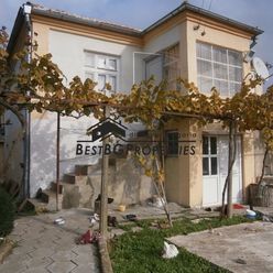 Investujte do nehnuteľnosti v Bulharsku. Na predaj 6 izbový rodinný dom 65 km od Burgasu.