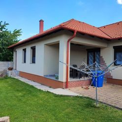 Na predaj 4-izbový rodinný dom 129 m2 s garážou na pozemku o výmere 590 m2 v Dunakiliti
