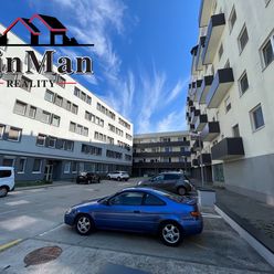Ponúkame slnečný 2 izbový byt na Poddunajskej ulici v Bratislave s balkónom, pivnicou a parkovacím m