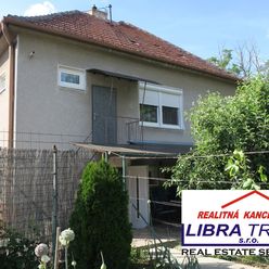 Rodinný dom na predaj v obci Dvory nad Žitavou.