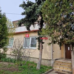 4-izbový poschodový rodinný dom v obci Zemianska Olča (F100-012-REM-E)