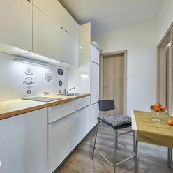 Exkluzívne na predaj 2 izbový byt, kompletná rekonštrukcia, 40 m2, Záhradnícka ul. č. 8, širšie cent