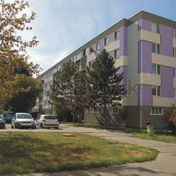4 izb. byt - Bratislava V - Petržalka - Beňadická ulica, poschodie 2/4, loggia, zateplený panelový d