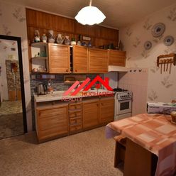 Kuchárek-real: Ponúka 2 izbový byt vo vyhľadávanej lokalite Muškátova ul. Pezinok.