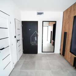 Ponúkame vám na PREDAJ krásne zrekonštruovaný 4 izbový byt v centre mesta Vráble.