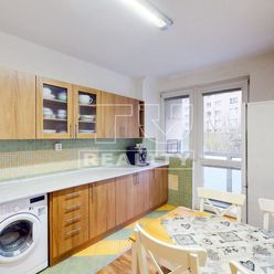 Exkluzívna ponuka krásneho 3i prerobeného bytu na Zvolenskej ul. s loggiou a výmerou 78 m2