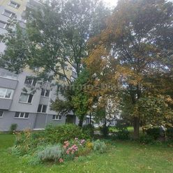Slnečný, priestranný trojizbový byt 70 m2 na predaj na Ševčenkovej ulici v Bratislave