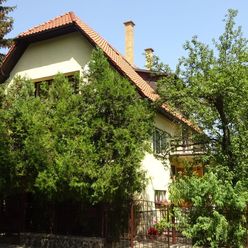 Rodinný dom s dvoma bytmi, s pozemkom 598 m² vo vyhľadávanej lokalite, Banská Bystrica - Uhlisko