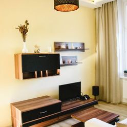 Ponúkame na predaj útulný 1-izbový kompletne zariadený byt v osobnom vlastníctve v Bratislave I, m.č