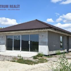 Kvalitne stavaný 4-izbový bungalov, pozemok 604 m2, 1km od Dunajskej Stredy - Vydrany