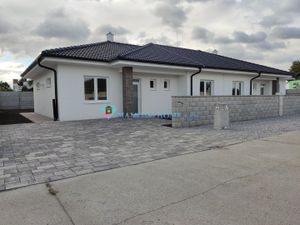 DOBRÁ PONUKA - DIAMOND HOME s.r.o. ponúka Vám na predaj rodinný dom (dvojdom) v obci Blatná na Ostro