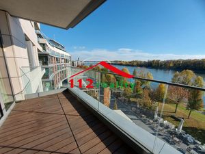 EUROVEA - Na prenájom veľký 2 izbový byt s terasou, priamy výhľad na Dunaj, garážové státie, pivnica