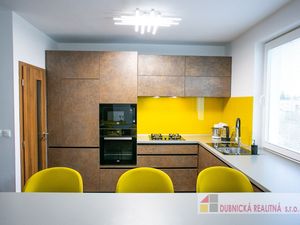 REZERVOVANÝ -j výnimočný a dizajnérom zariadený 3 izbový byt  v novostavbe v Beluši.