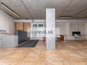 Štýlové obchodné priestory 97,87 m² v novostavbe Skalná ulica, parking