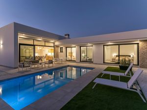 Nové samostatne stojace vily so súkromným bazénom vo vnútrozemí, Calasparra, Murcia