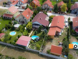 7 árový pozemok, 4 izby, záhradný domček a aj bazén v širšom centre Hviezdoslavova