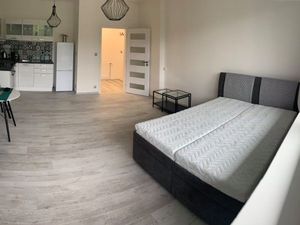 Ponúkame na prenájom nový 1 izbový byt Bratislava-Ružinov, Tomášikova.  Plocha: úžitková 38m2 + väčš