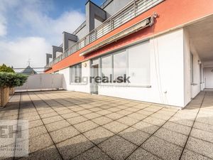 Nadštandardný nezariadený 3-izbový byt s terasou (118 m2 + 53 m2) + parking v novostavbe na Dunajske