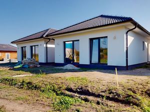 ***NOVOSTAVBA: Dokončený 4 izb. bungalov v obci Jakubov pri Malackách!!