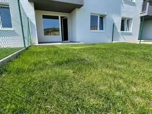 Na predaj novostavba 2izb bytu s krásnou záhradou a terasou v komplexe Halalovka v Trenčíne.