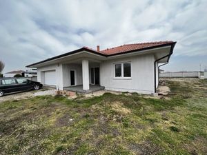 Na predaj rodinný dom s garážou v obci Kútniky.