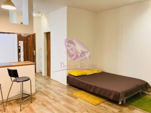 | Novostavba | 1-izbový Byt s Predzáhradkou a Parkovaním pri Centre