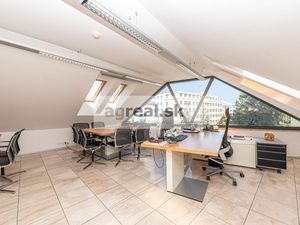Kancelárske priestory 330 m2 pod Horským Parkom, v luxusnom komplexe v centre Bratislavy