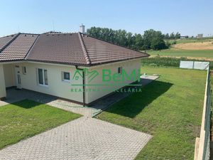 Predaj novostavba moderný praktický dom-bungalov s dvojgarážou - Lužianky pri Nitre (031-12-ERFa)
