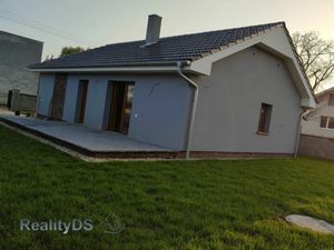 Predaj 3izb. novostavby bungalovu na 4á oplotenom pozemku v obci Blahová