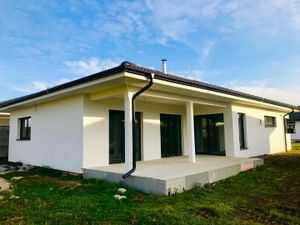 TOP NA PREDAJ: Novostavba rodinného domu na pozemku 550m2 s vyhrievanou garážou