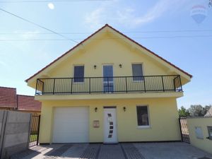 Na predaj: 4 izbový rodinný dom s garážou, Vrakúň