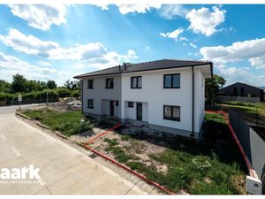 AARK: Dokončená novostavba rodinného domu, J. Dopyeru, Trnava (Kamenná cesta)