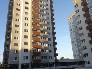 Možnosť dohody! Perla Ružinova, veža Rubín: slnečný príjemný 3-izbový byt, 74 m², 6. posch., balkón,