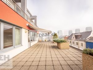 Nadštandardný nezariadený 3-izbový byt s terasou (118 m2 + 53 m2) + parking v novostavbe na Dunajske