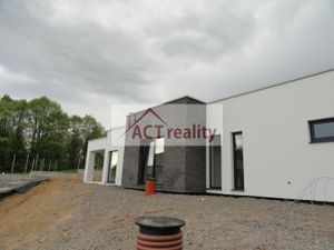ACT REALITY-  Exkluzívny nadštandardný rodinný dom, slnečný pozemok 947 m2, Prievidza - super lokali
