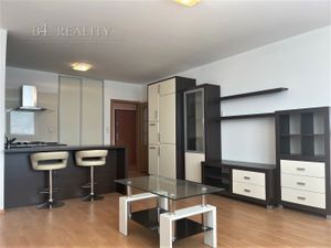 Ihneď k dispozícii: 2 izbový byt 59 m2 + garážové státie, Trenčín, ul. Dolný Šianec / lokalita Sobla